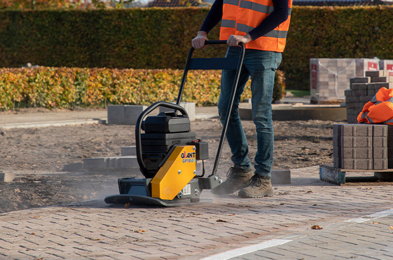 bestrating trillen elektrische trilplaat giant